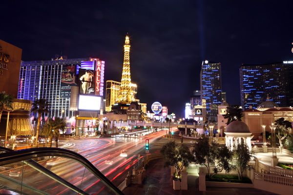 Cyber Monday Deals Help You Hit the Las Vegas Strip in Style | www.neverfullbag.com