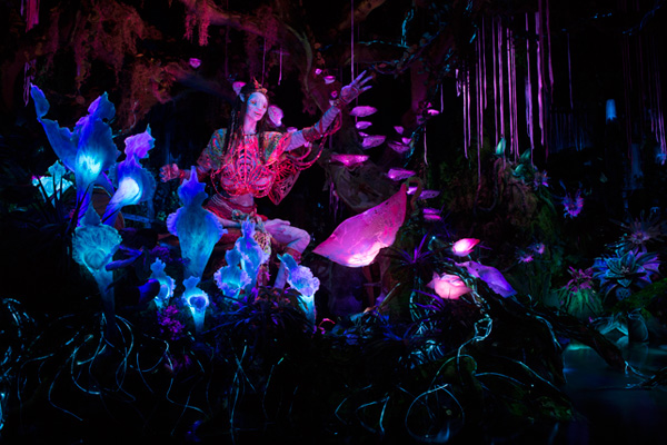 Float on a relaxing boat ride through a bioluminescent rain forest on the Na’vi River Journey