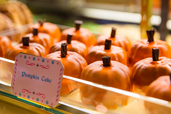 Our 5 Favorite Orlando Theme Park Halloween Treats and Drinks